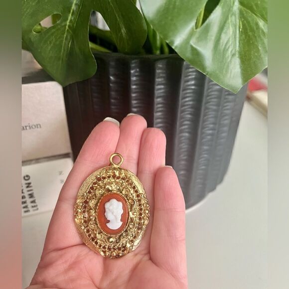 Vintage Classic Oval Cameo Pendant Surrounded by Gold Tone Filagree Work. - Picture 3 of 4